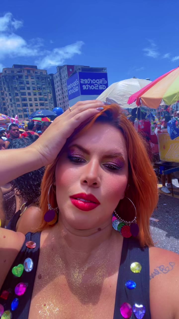 @D&eacute;bora Farias
