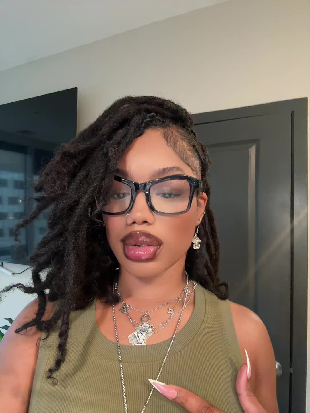 @manipostswhatever