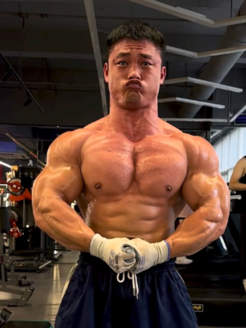 @Beautiful Muscle Male