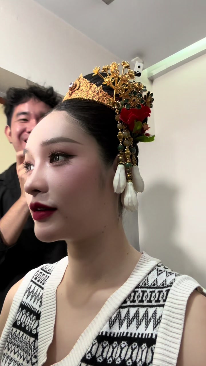 @อ๋อมแอ๋ม สุวิชญา