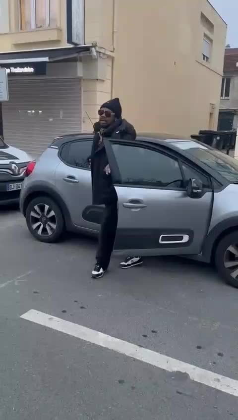 @CHARLY_VUE_DE_LOIN_OFFICIEL