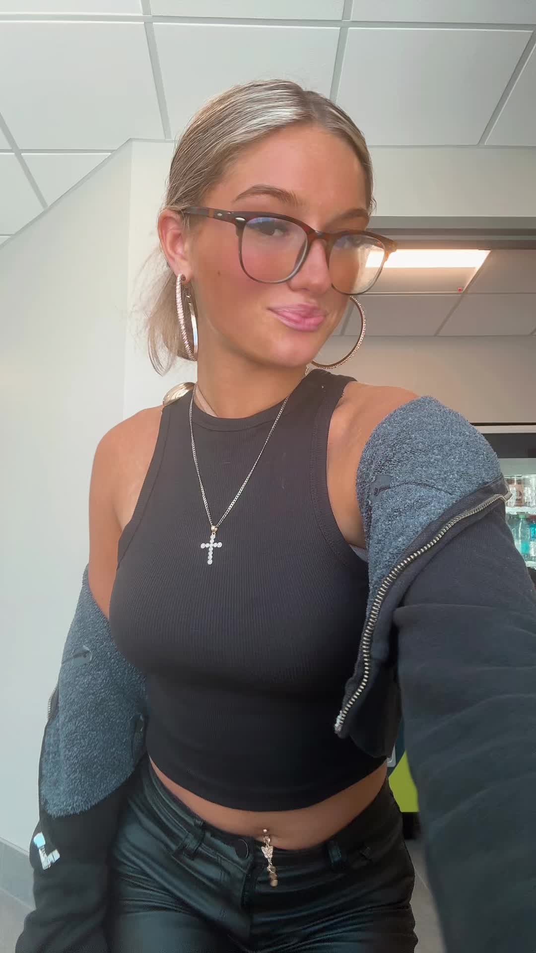 @Glowwithkiya