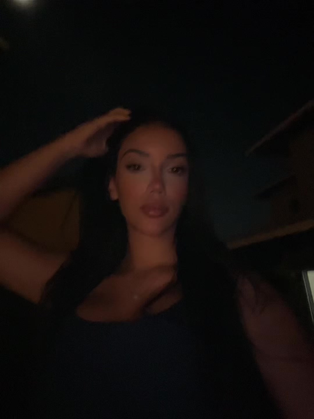 @LÍVIA.