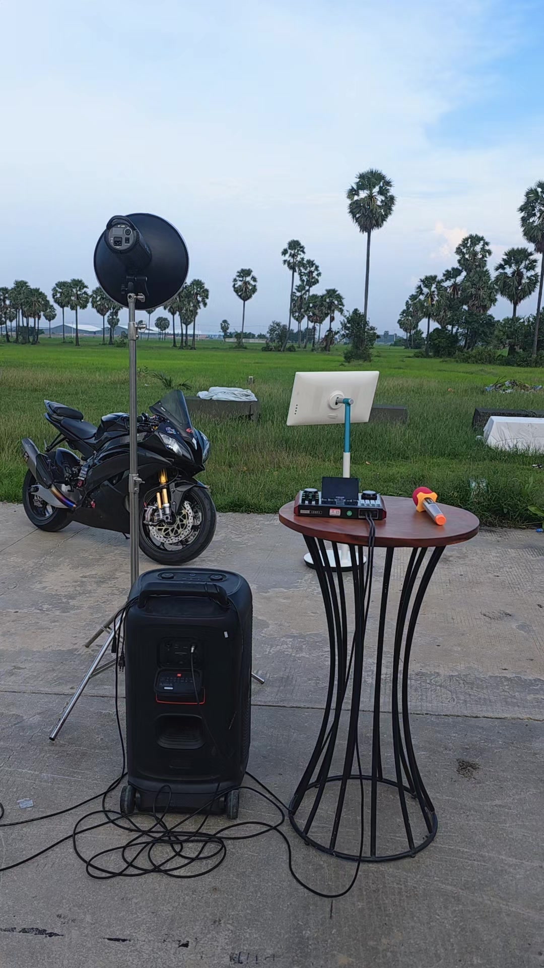 @ត្រីក្រហម អ្នកស្រលាញ់ម៉ូតូ