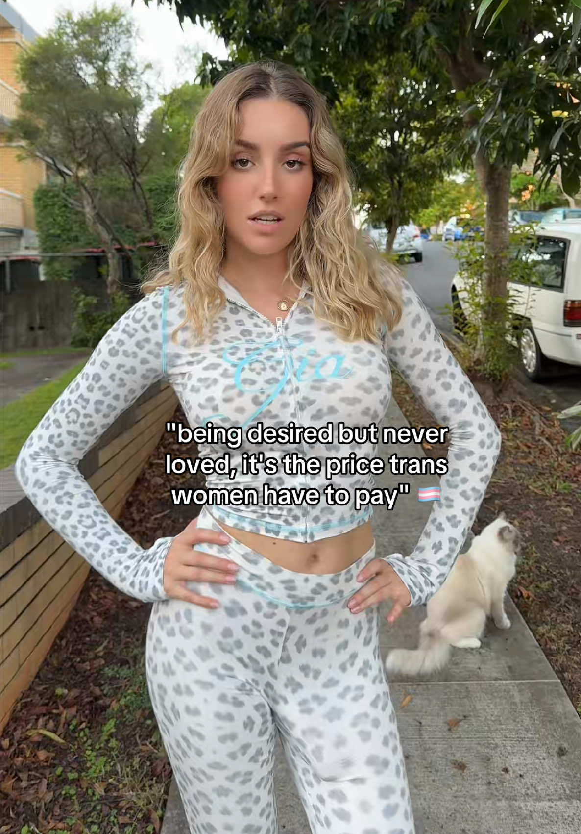 lilytsgirlie (@lilytsgirlie) - Urlebird