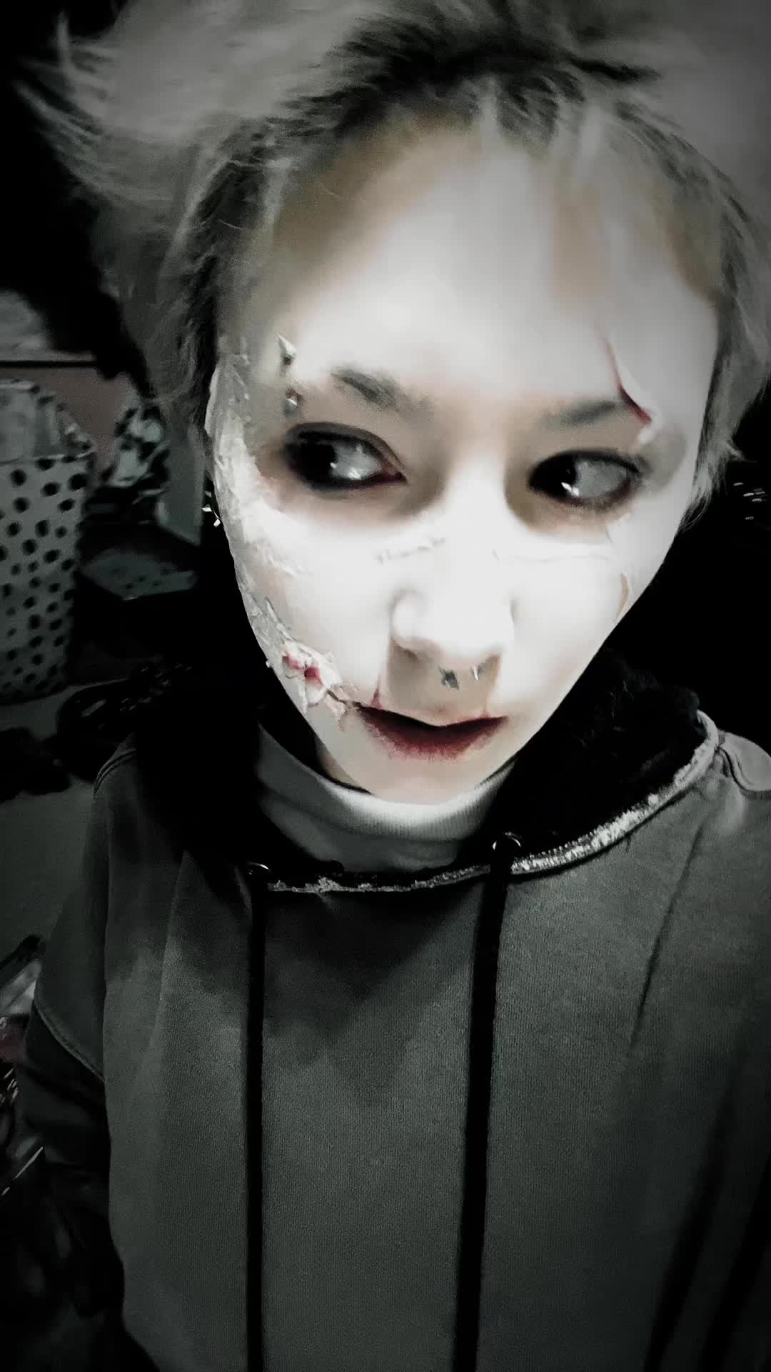@sharkfinn⦻