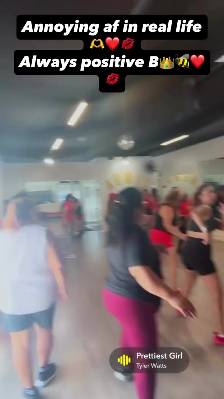 @Bella_B_