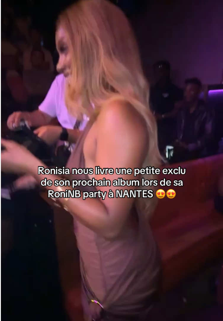 @Love_Ronisia_ᥫ᭡