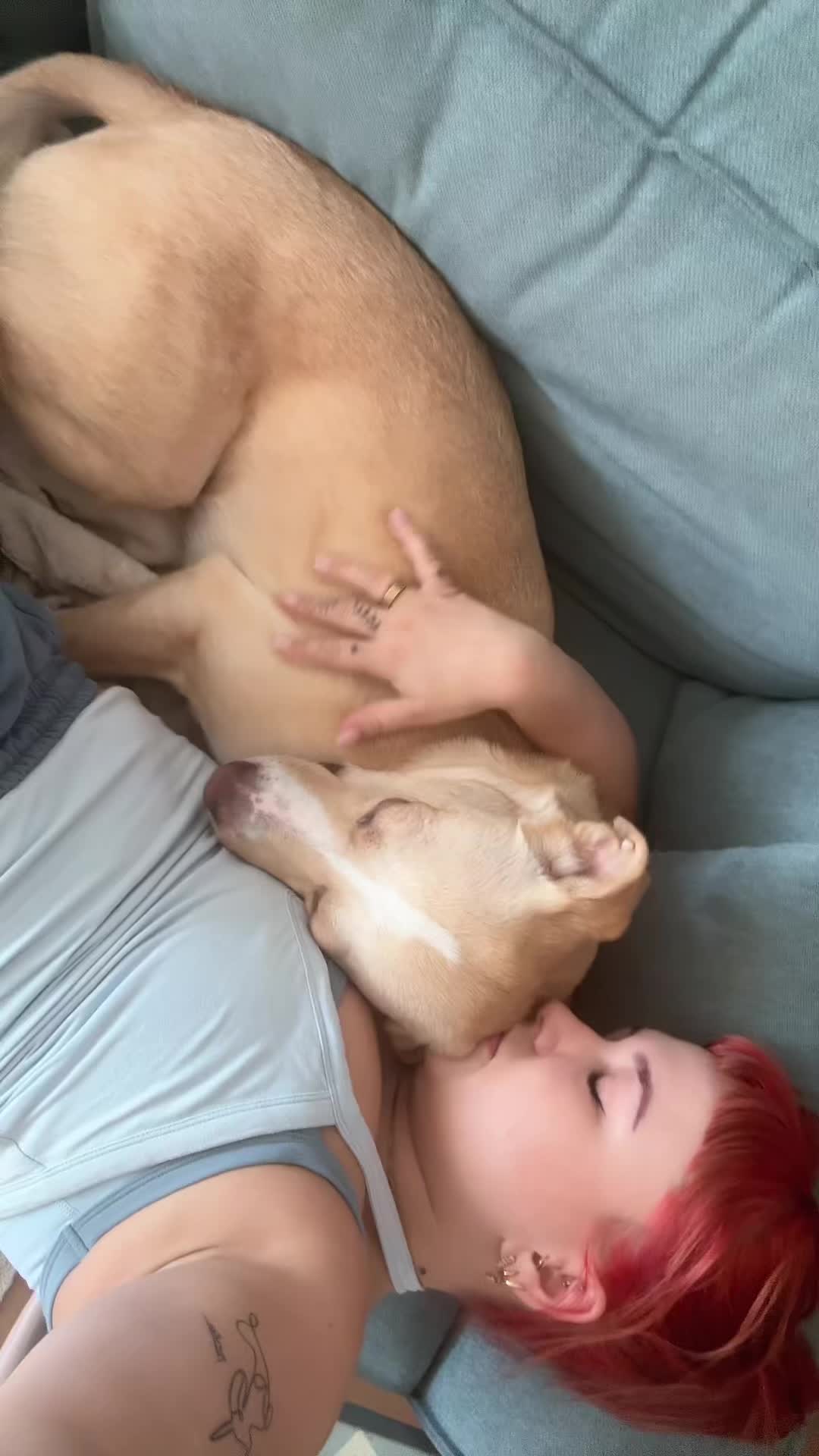 @laurassoberlife