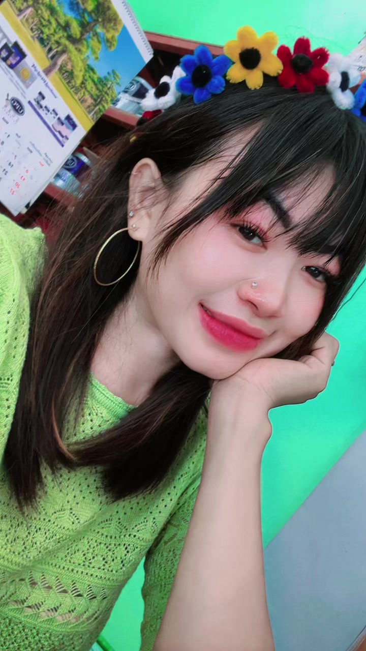 @ဆုလဲ့☘️(🎀ကပြားမလေး🎀)