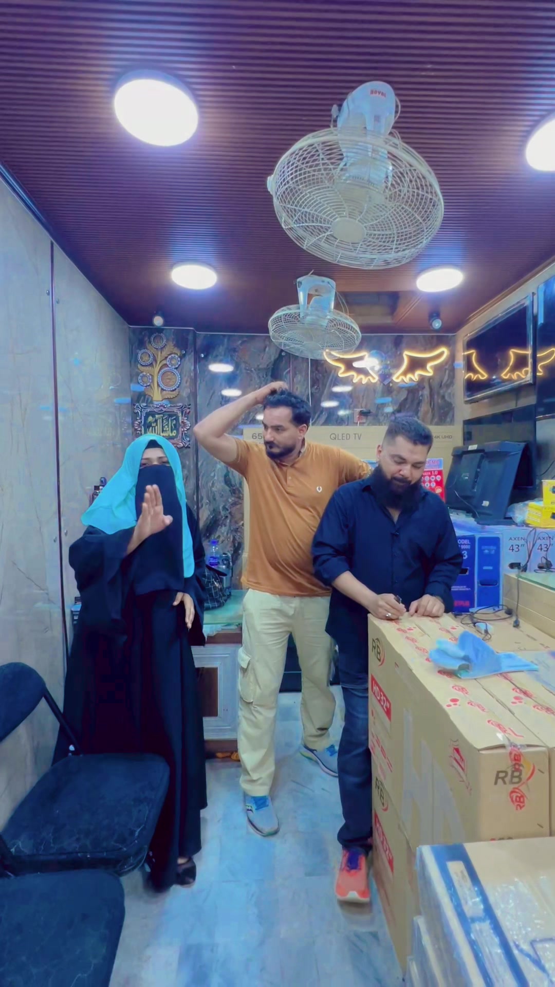 @🔴صباء سکندر (◕‿-)✌