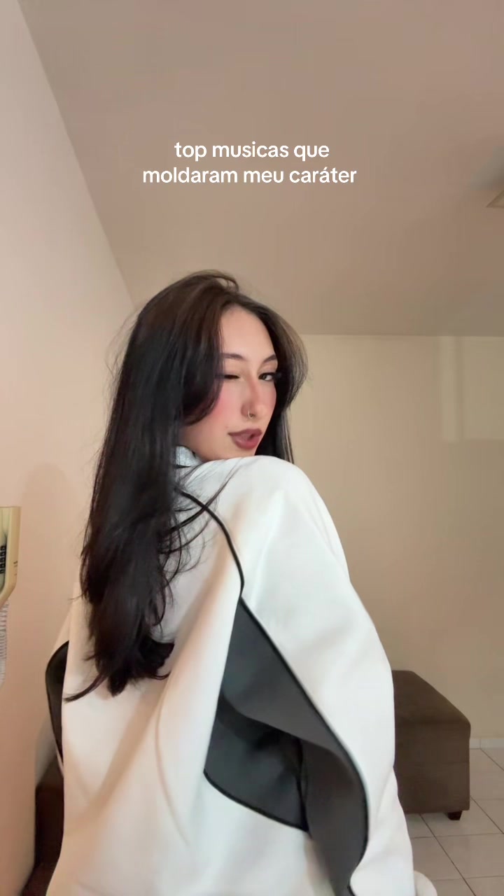 @juliamarcondes._