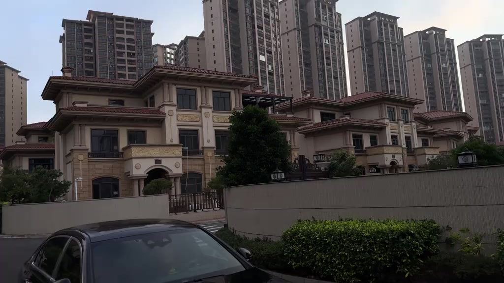 @Cậu b&eacute; B&aacute;n Mẹc