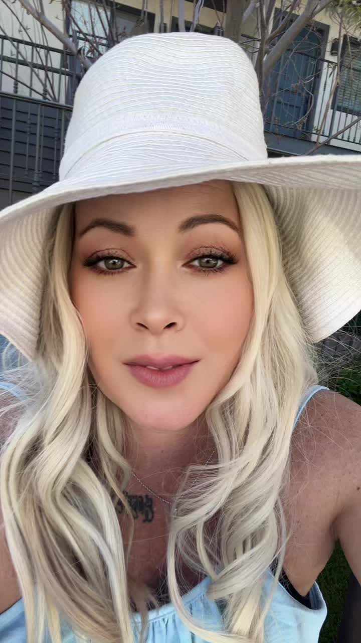 @funloving_blonde