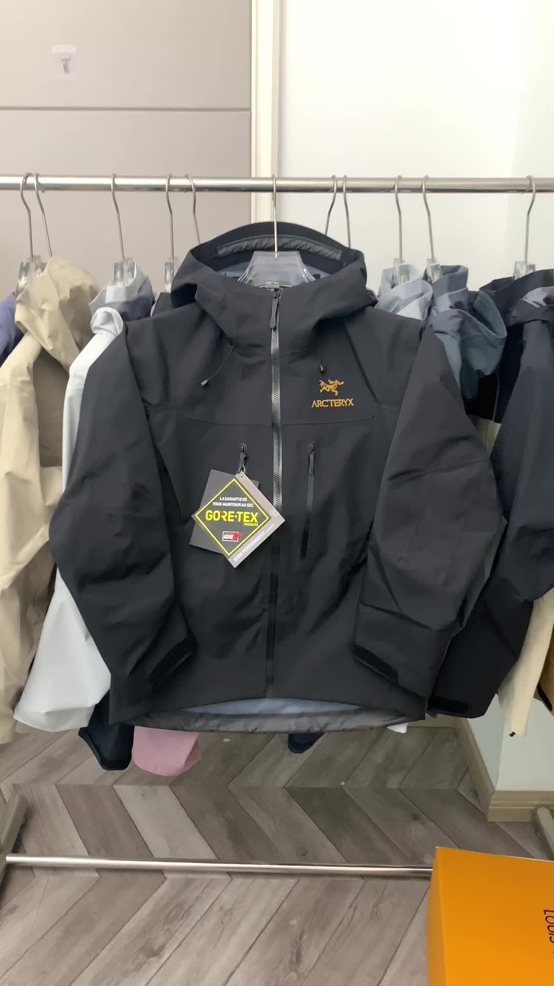 @skiingjacket