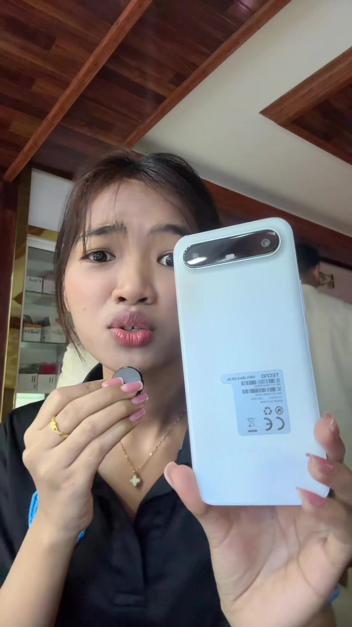 @𝐁𝐥𝐮𝐞 𝐀𝐩𝐩𝐥𝐞 𝟎𝟐 🇰🇭