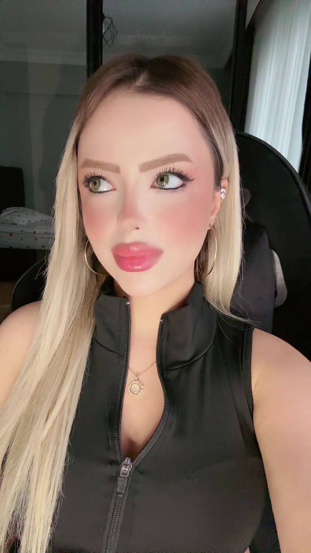 @𝐄🪶
