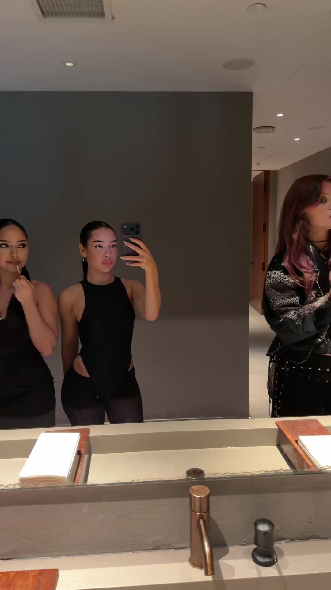 @Bella