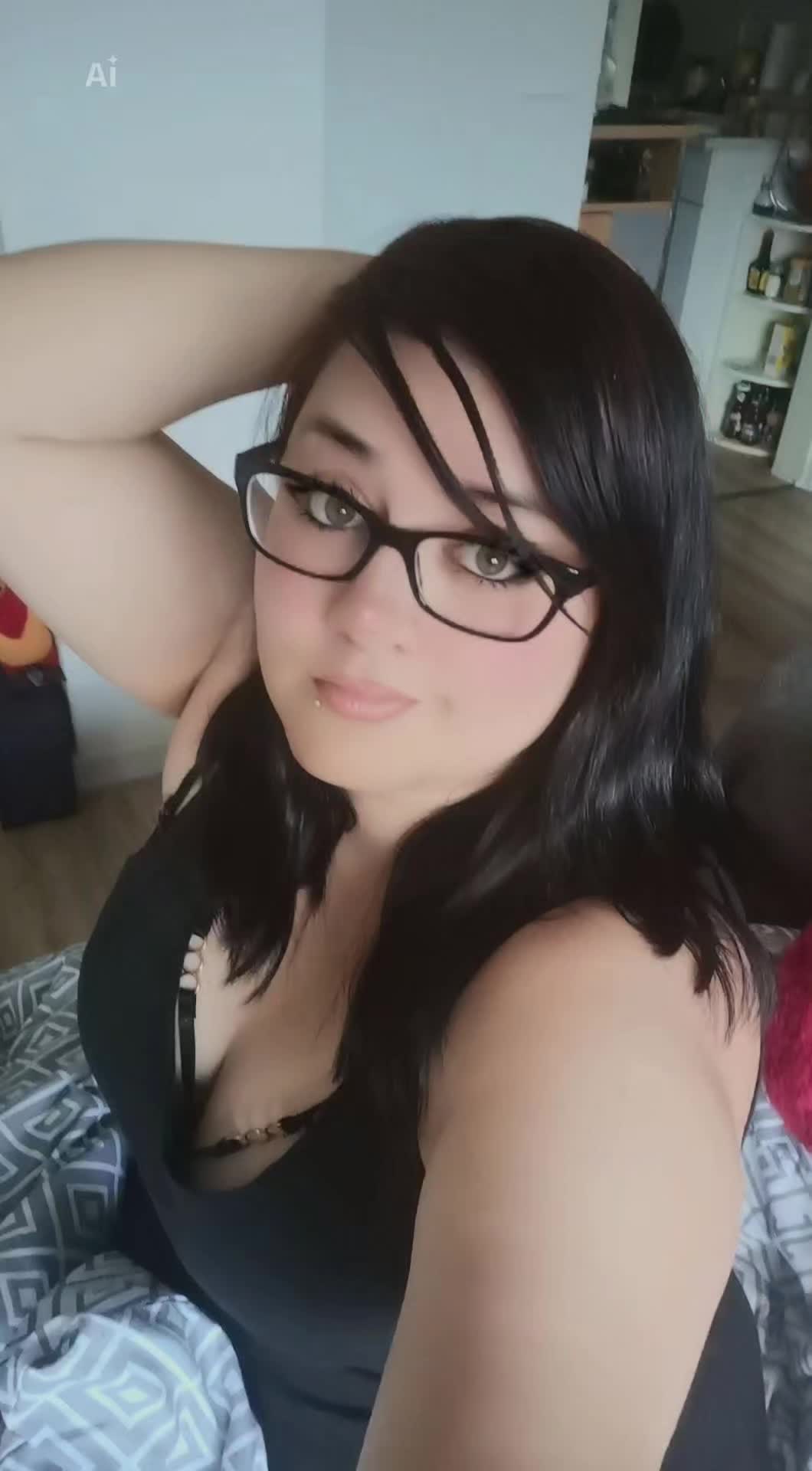 @RacheEngel1993😈