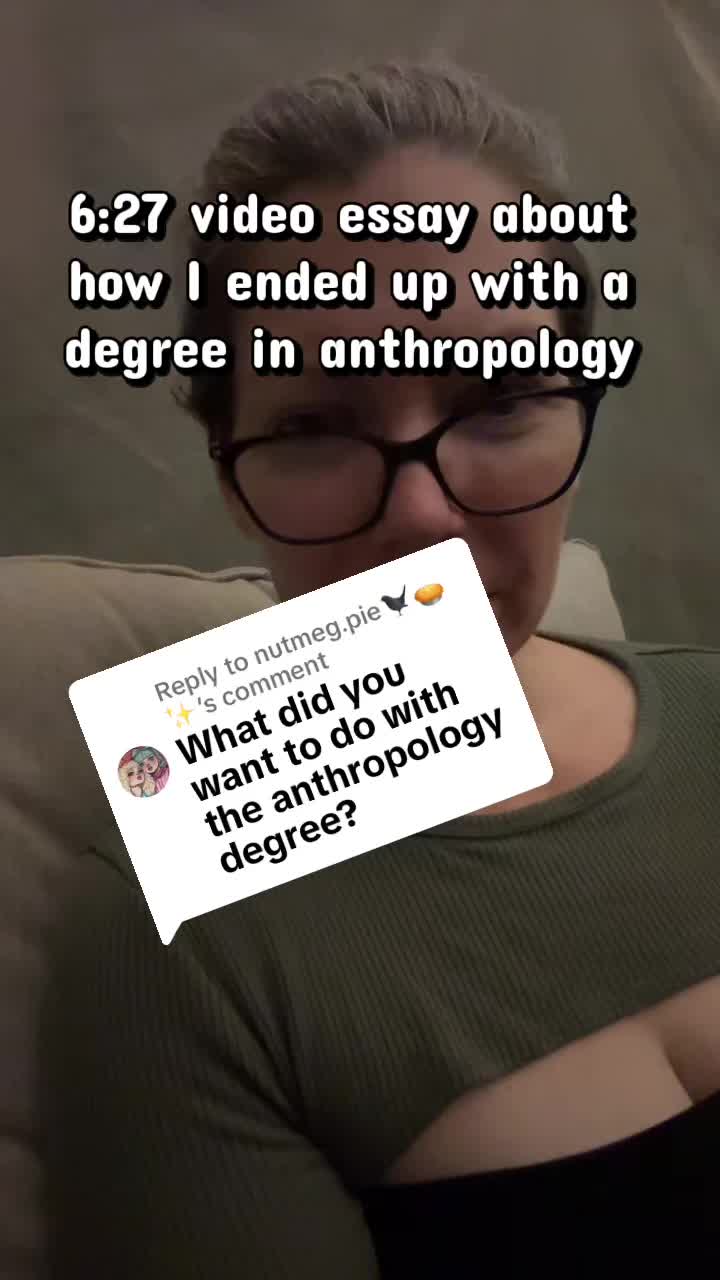 @ShelliSitsWeirdly