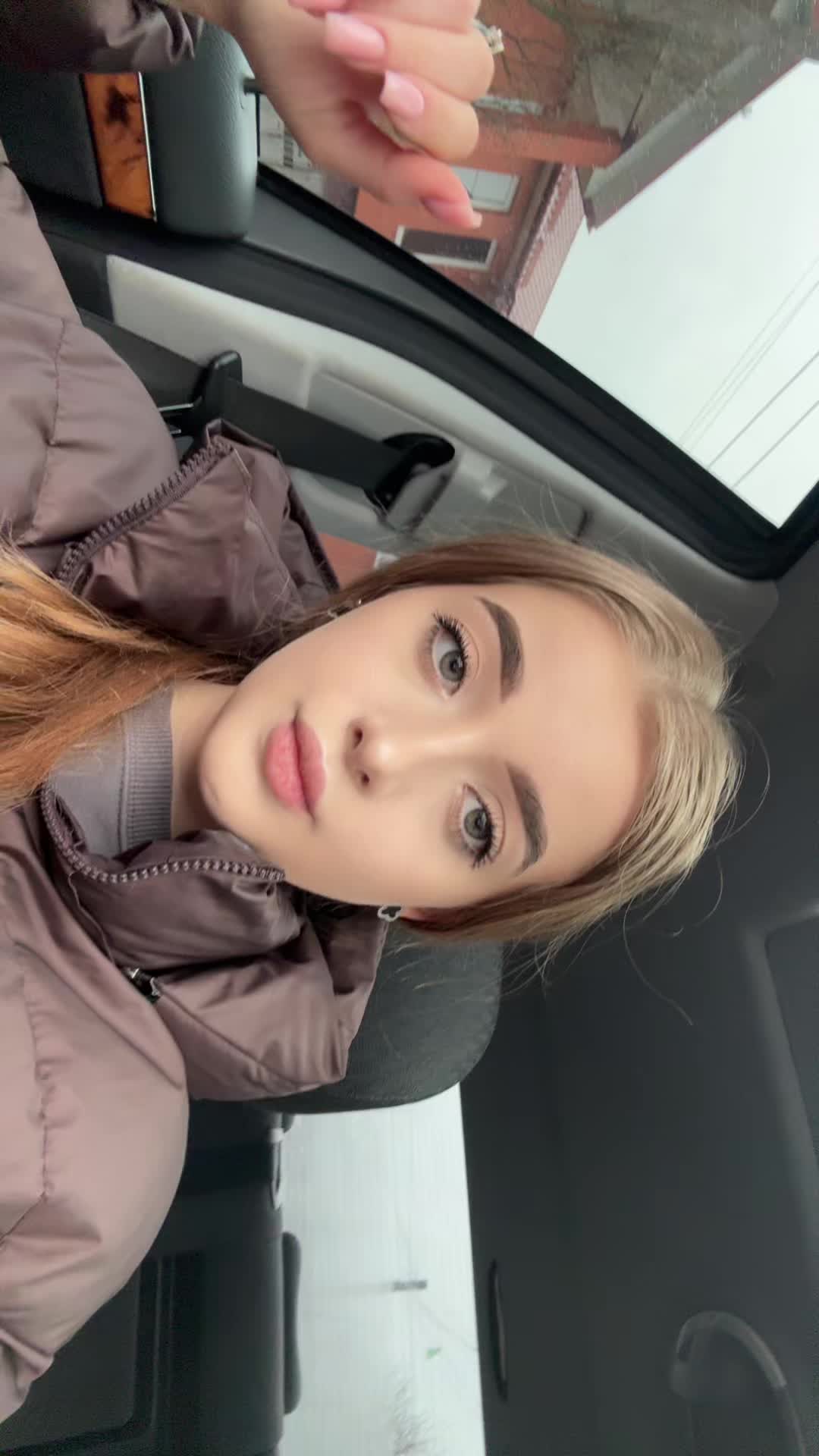 @_Viktoria_