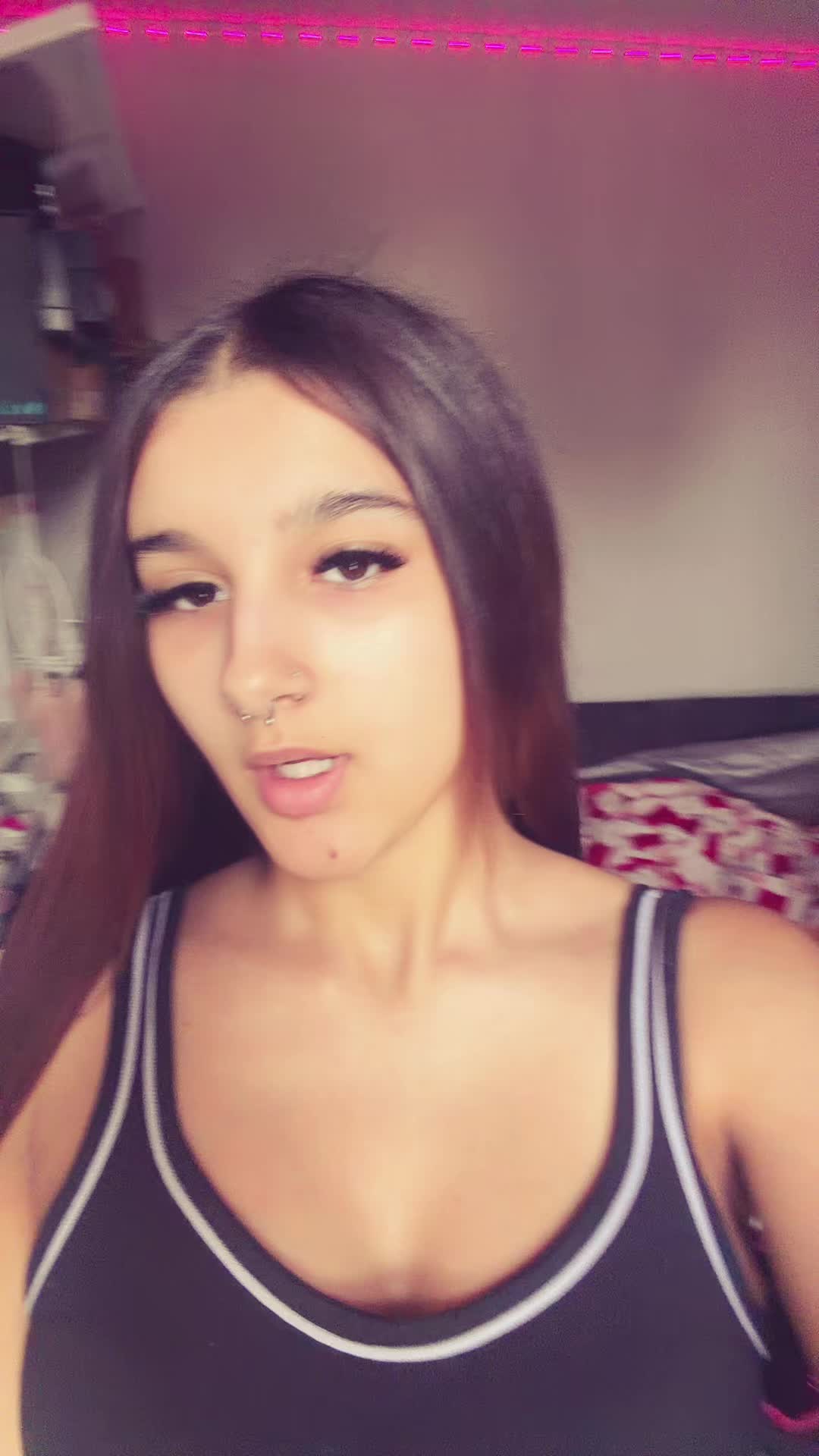 @👩🏽&zwj;❤️&zwj;💋&zwj;👨🏽