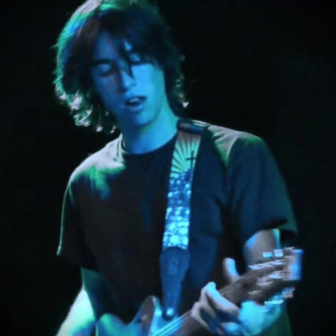 @alex g fan