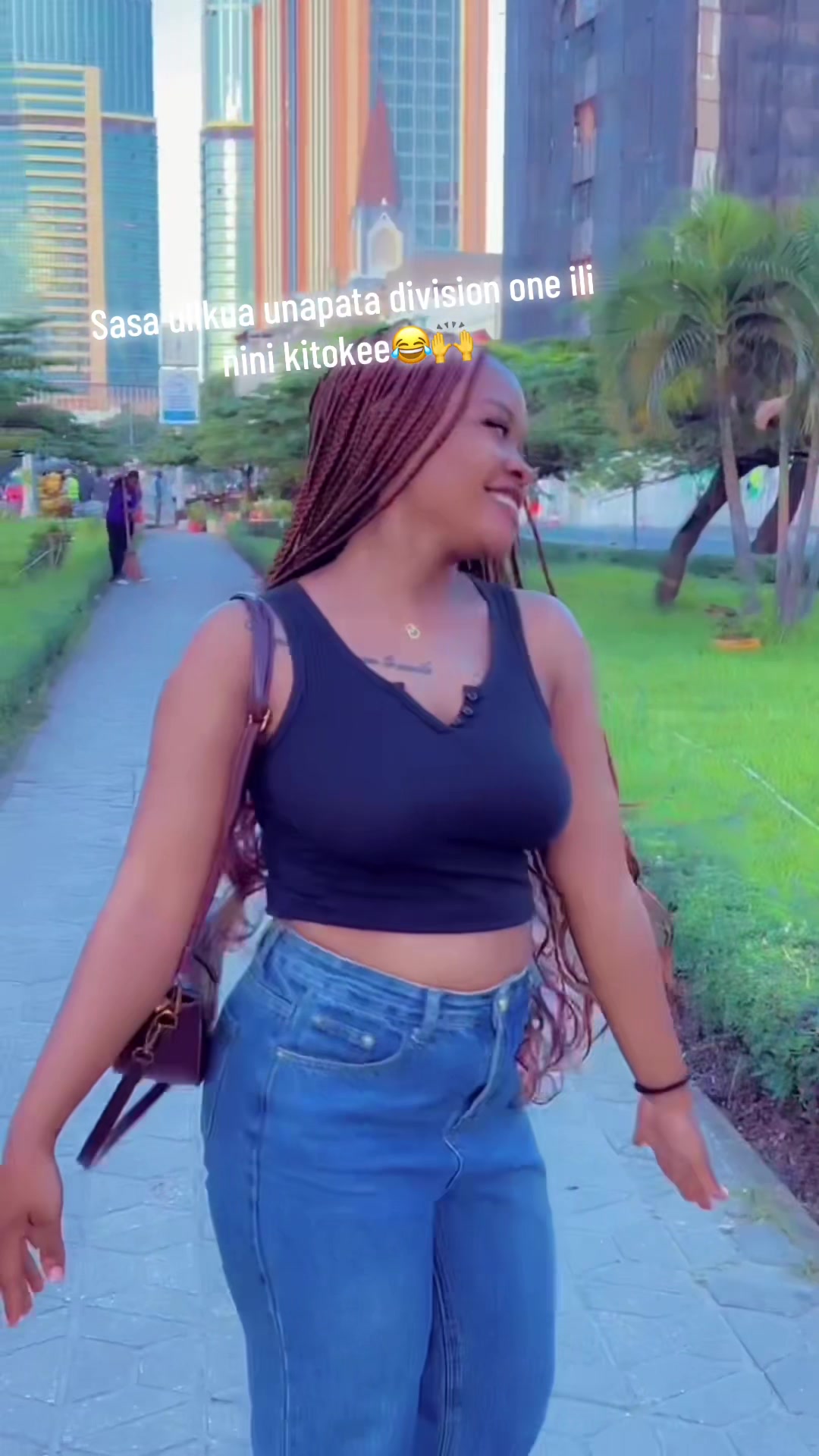 @Lolah__🦋🍒