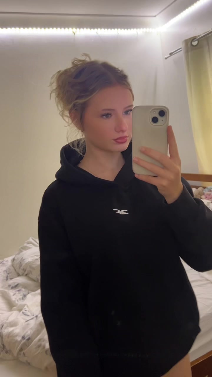 @️Bella