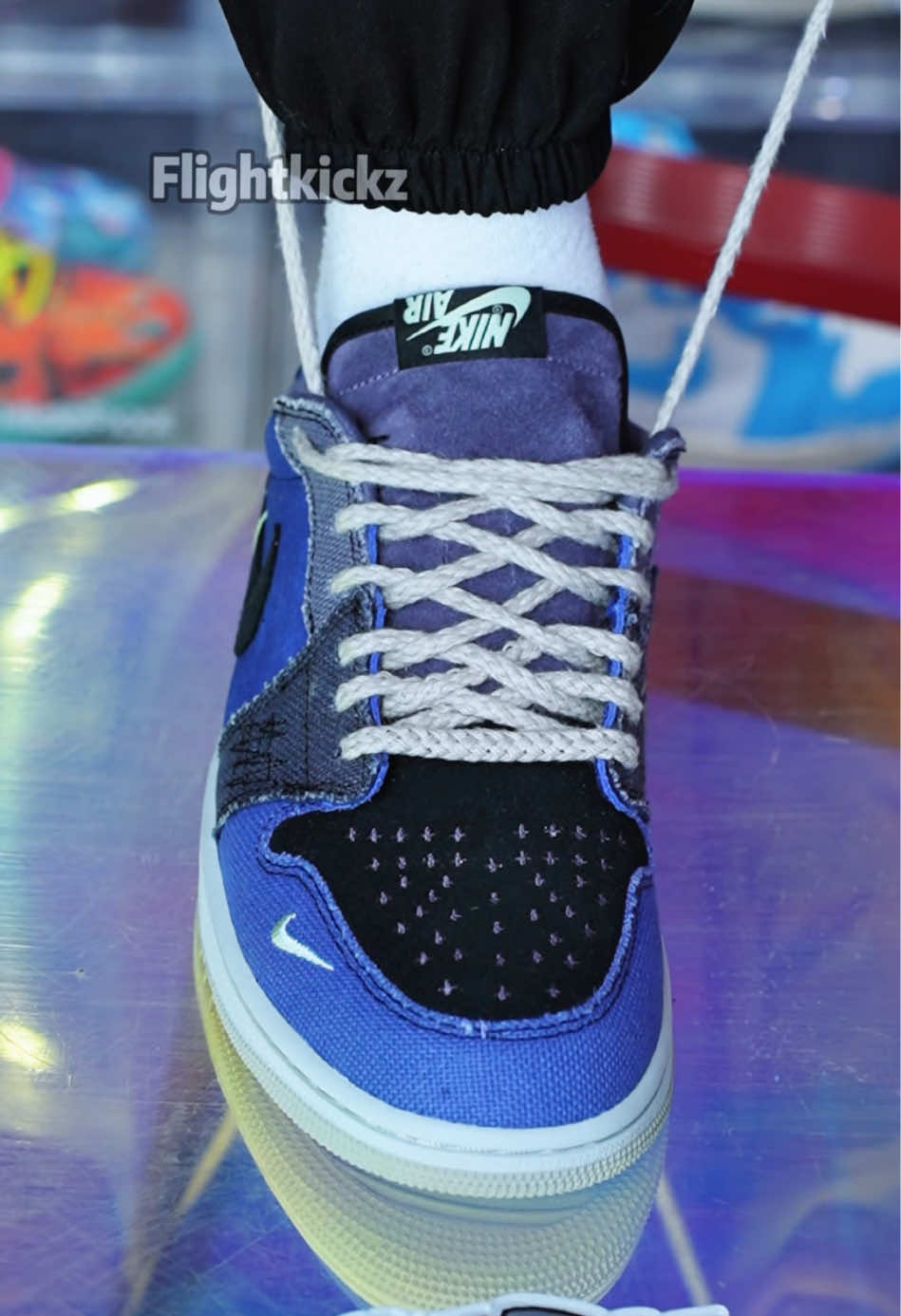 @Lacedsneaker