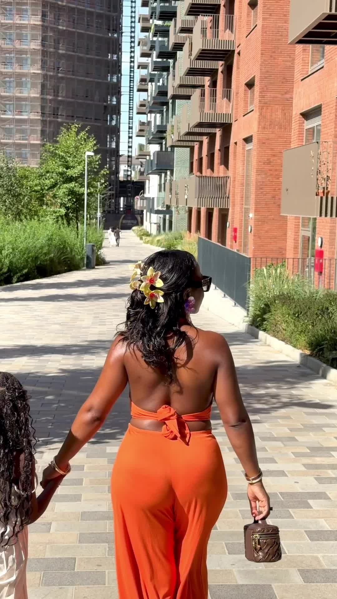 @Dee😎