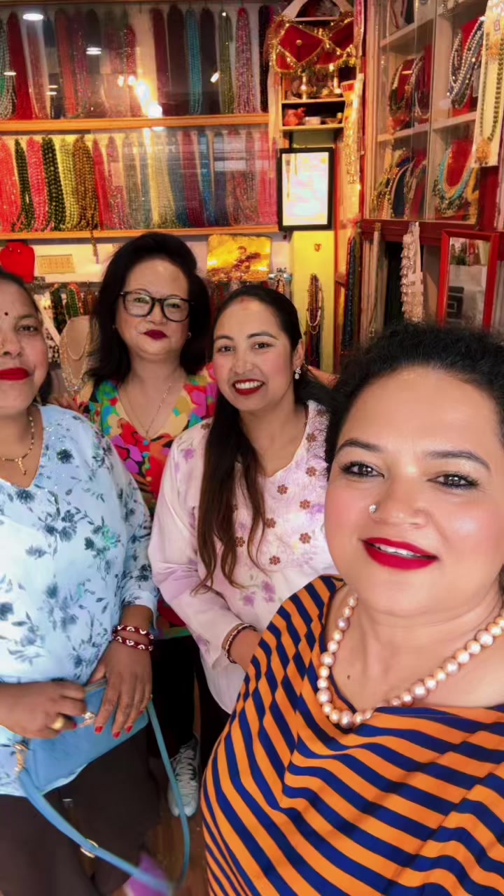 @🧿Divya thakuri 🧿( designer )