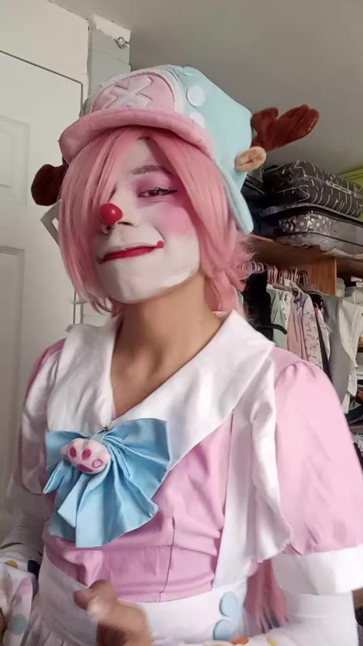 @Dafne the clowngirl