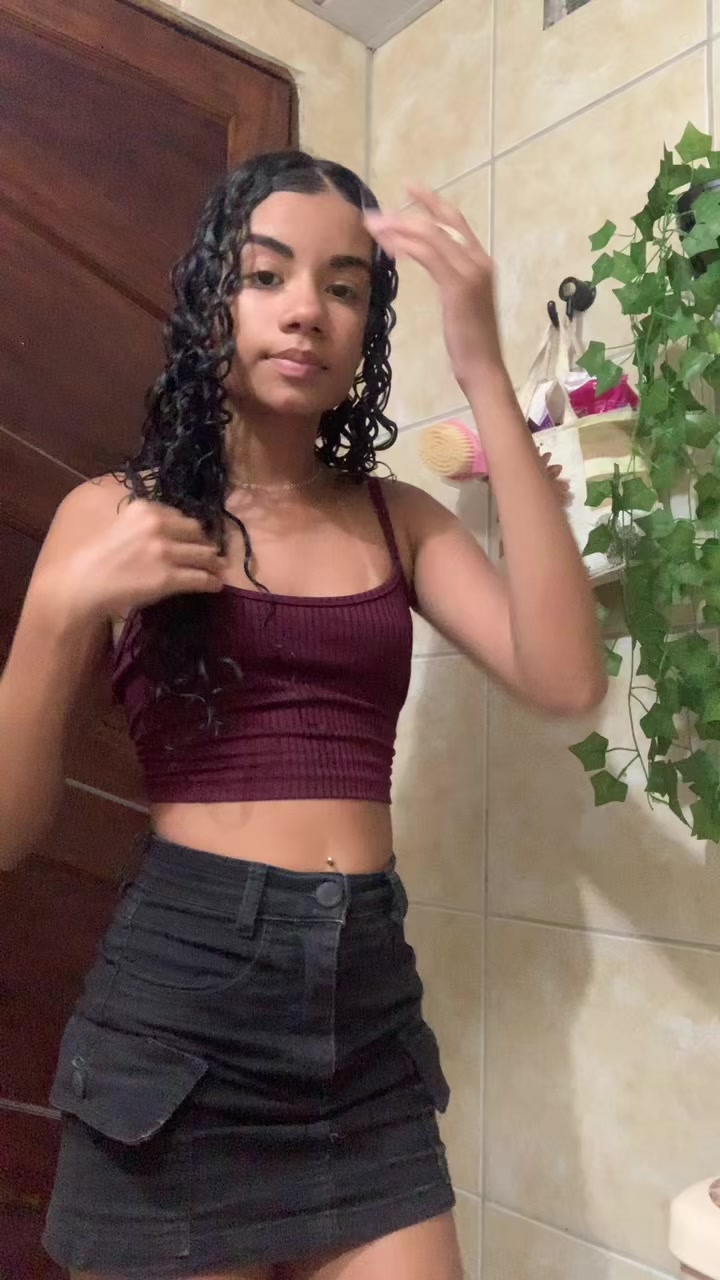 @vanessa_.larii