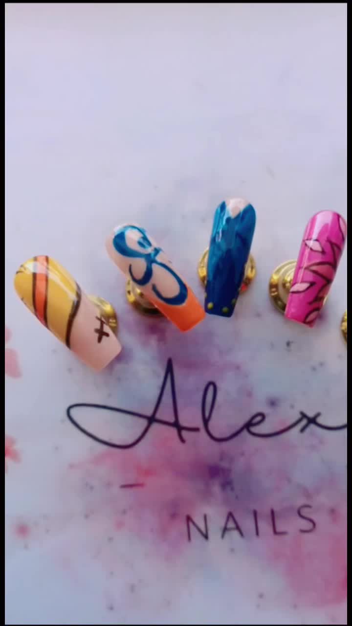 @AlexaNails