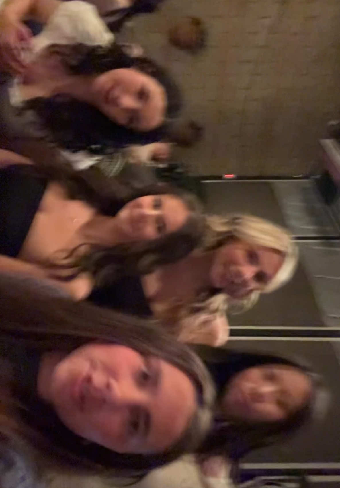 @chlo 🥂🍒🥰💌