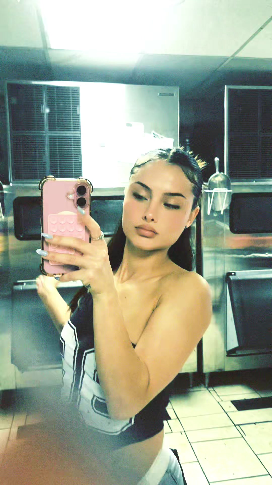 @𝒦𝓎