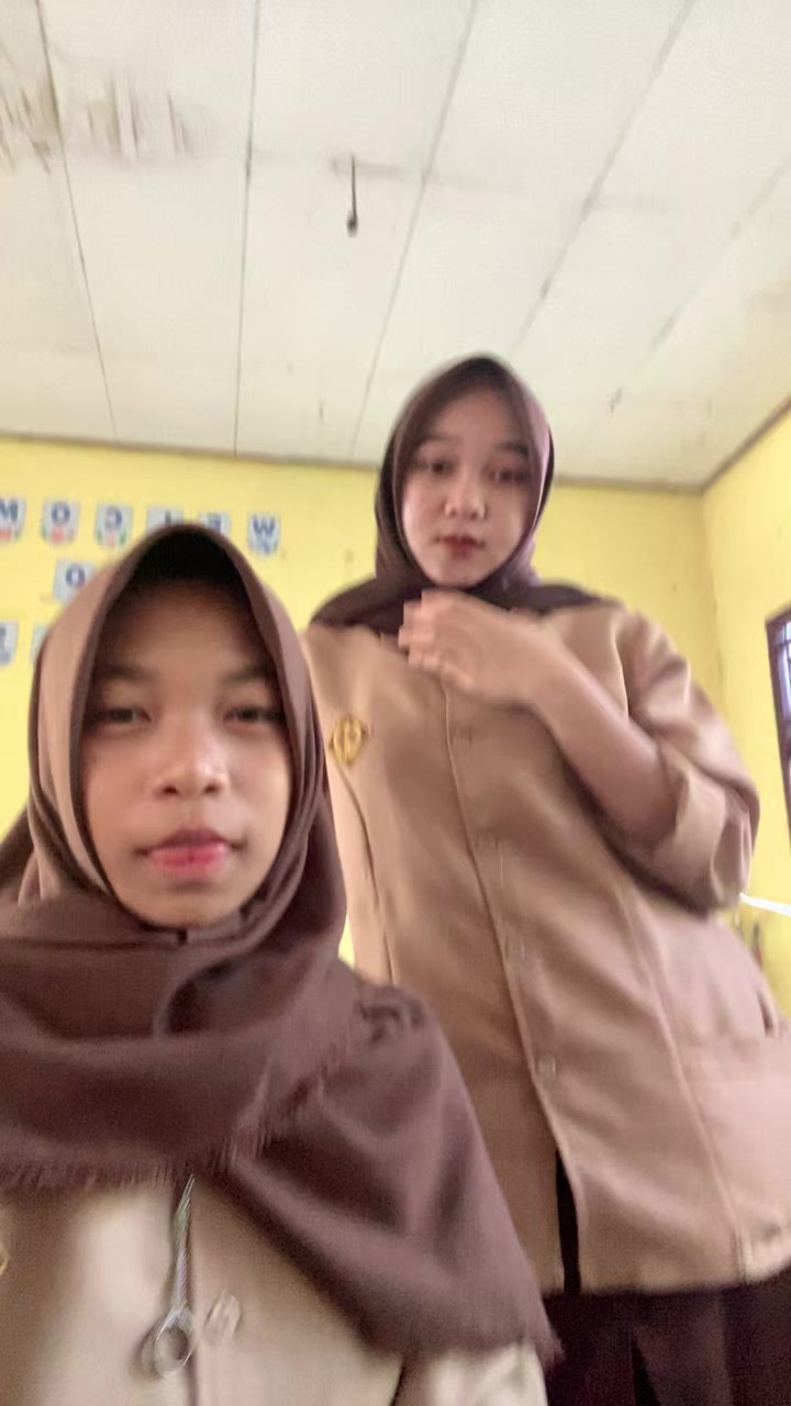 @melatiii020326.