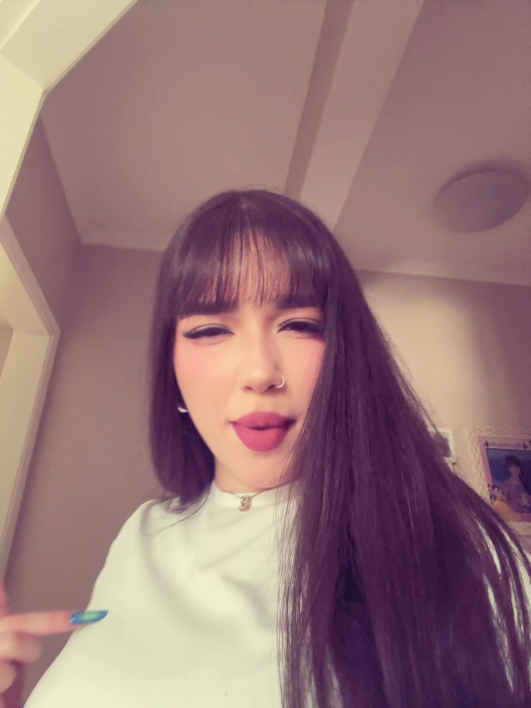 @Ellaa