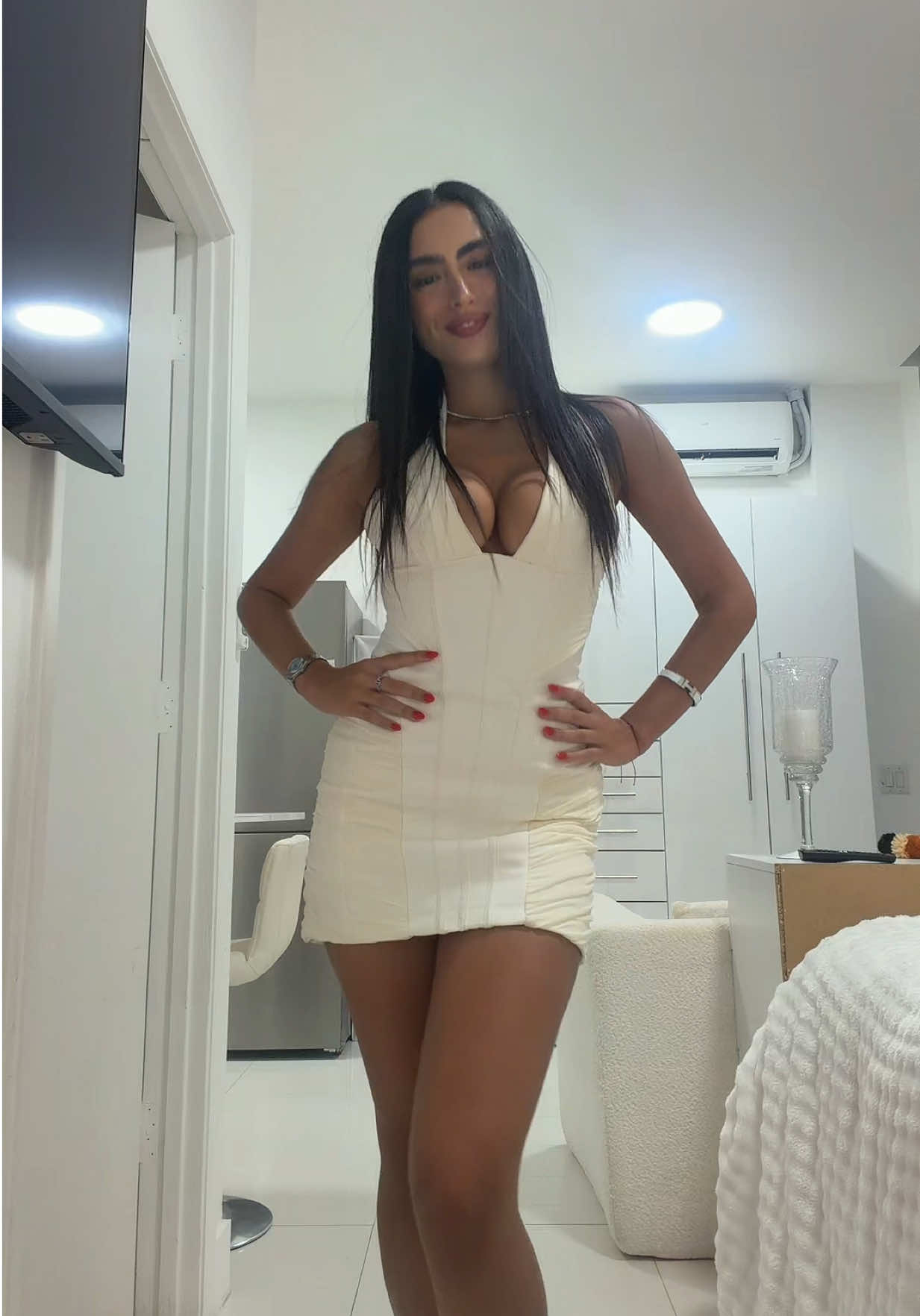 @brunettehotgirl