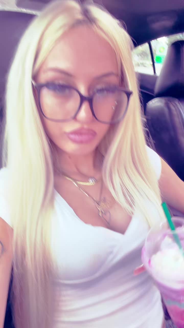 @iz 🥂💖