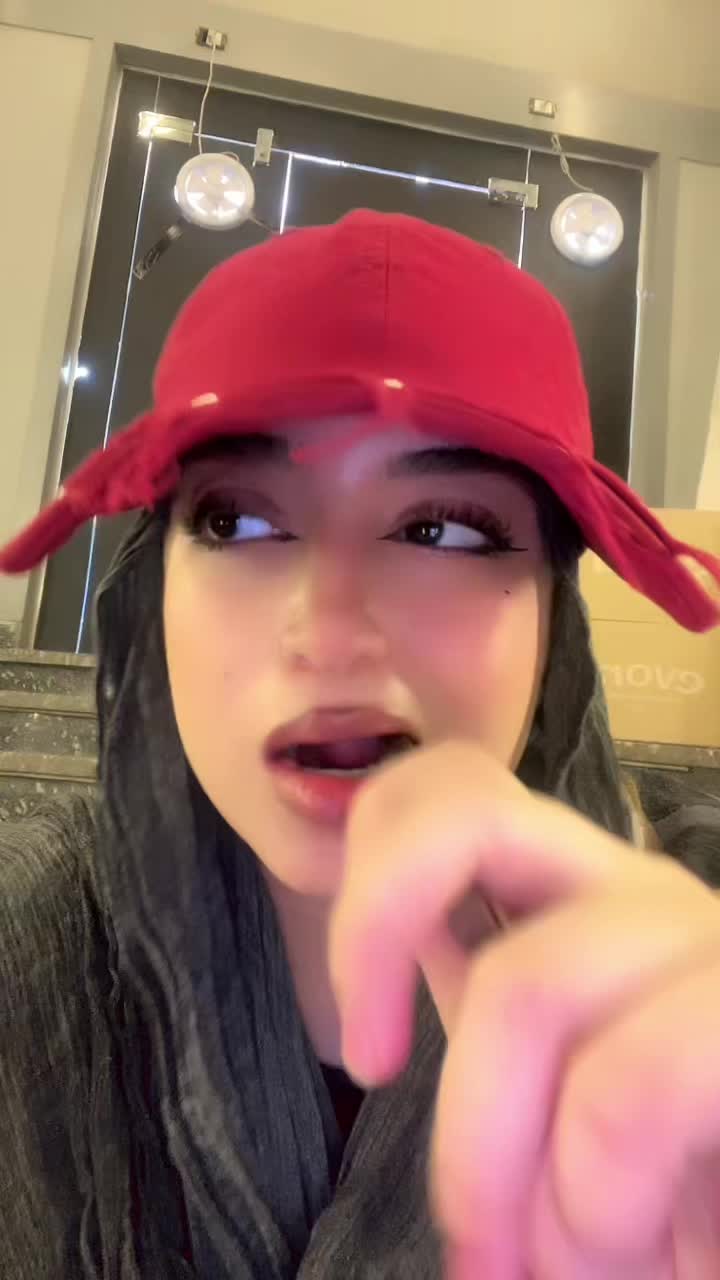 @الإيموزي سموزي جيرل 🧛♀️❇️