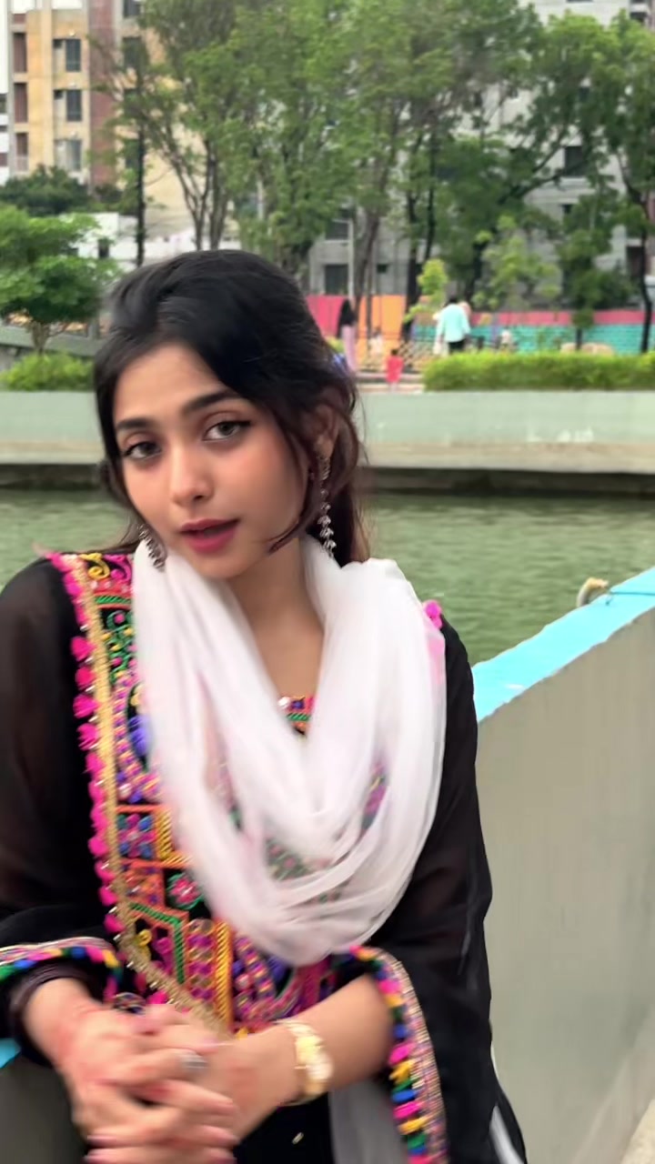 @NAINA🇧🇩