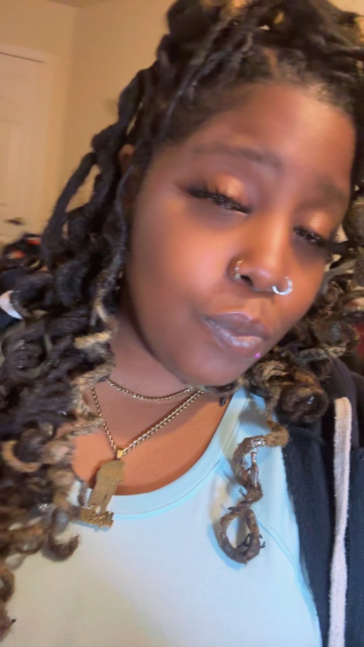 @Kiss_ofA_Buddafly84