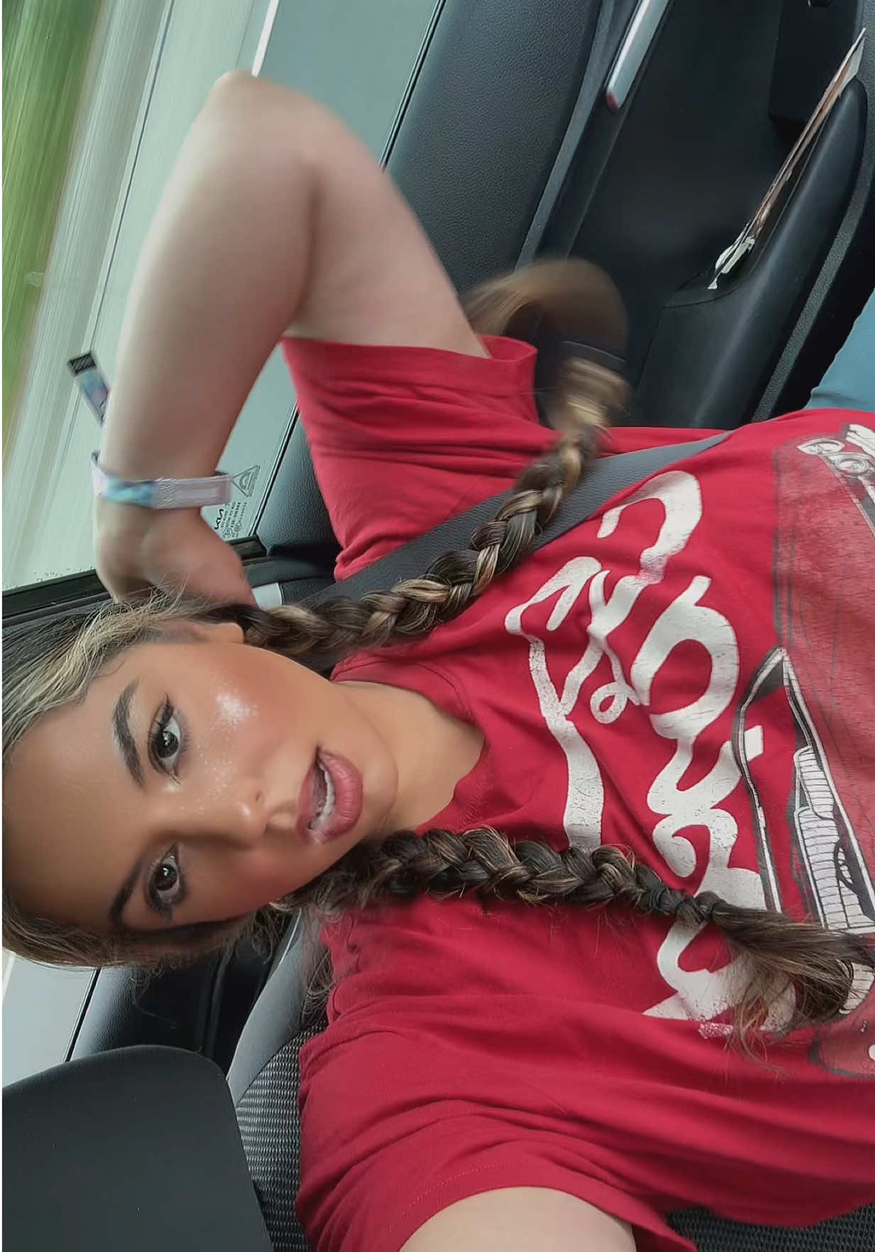 @iloveteniah