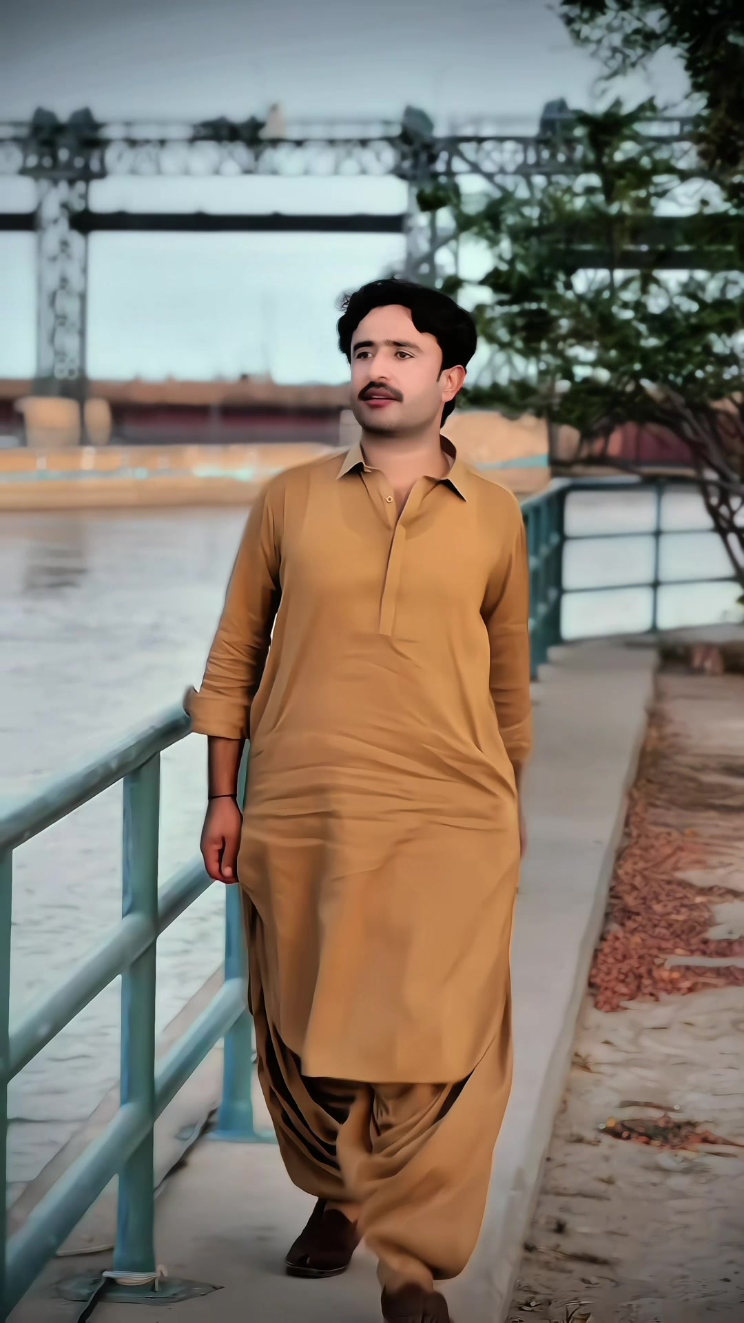 @Singer Tahir Farooq
