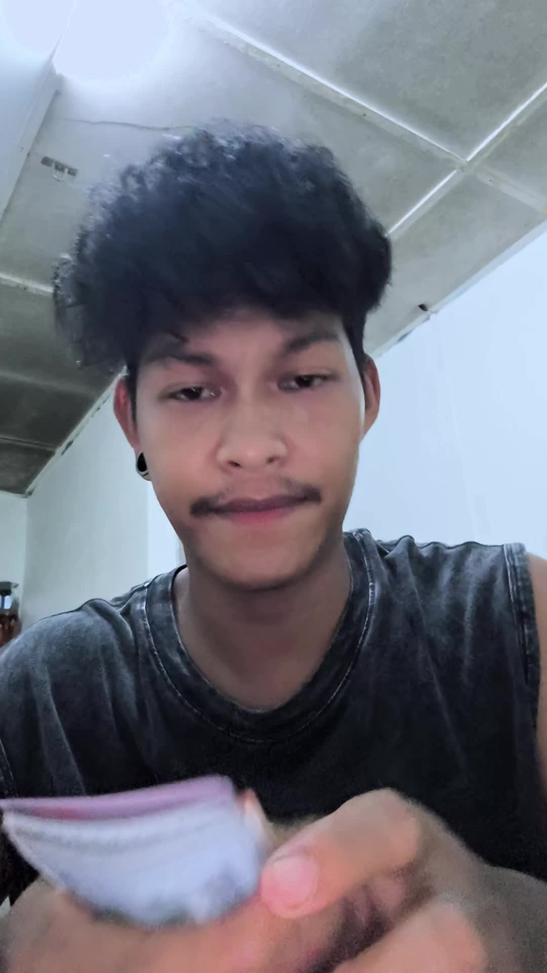 @Yus