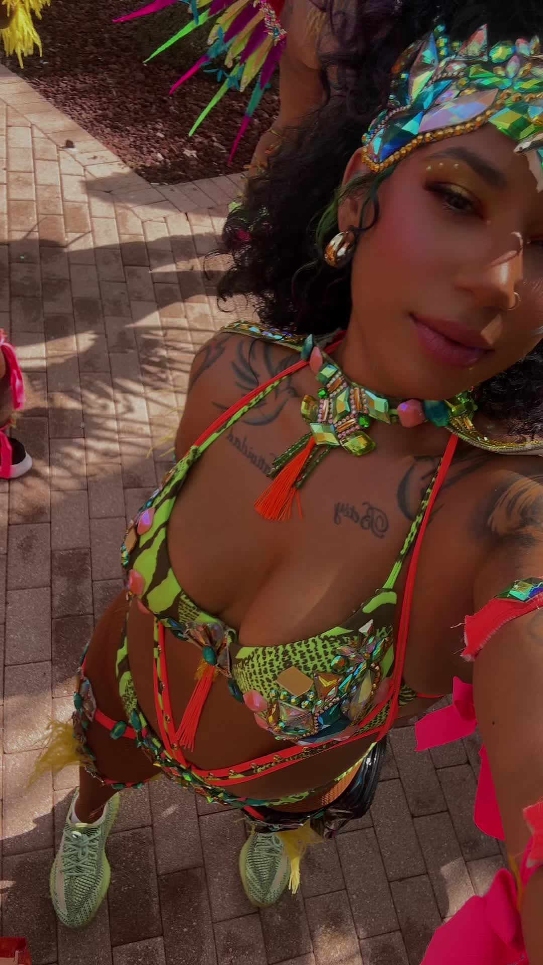 @ShhmoneyCurl