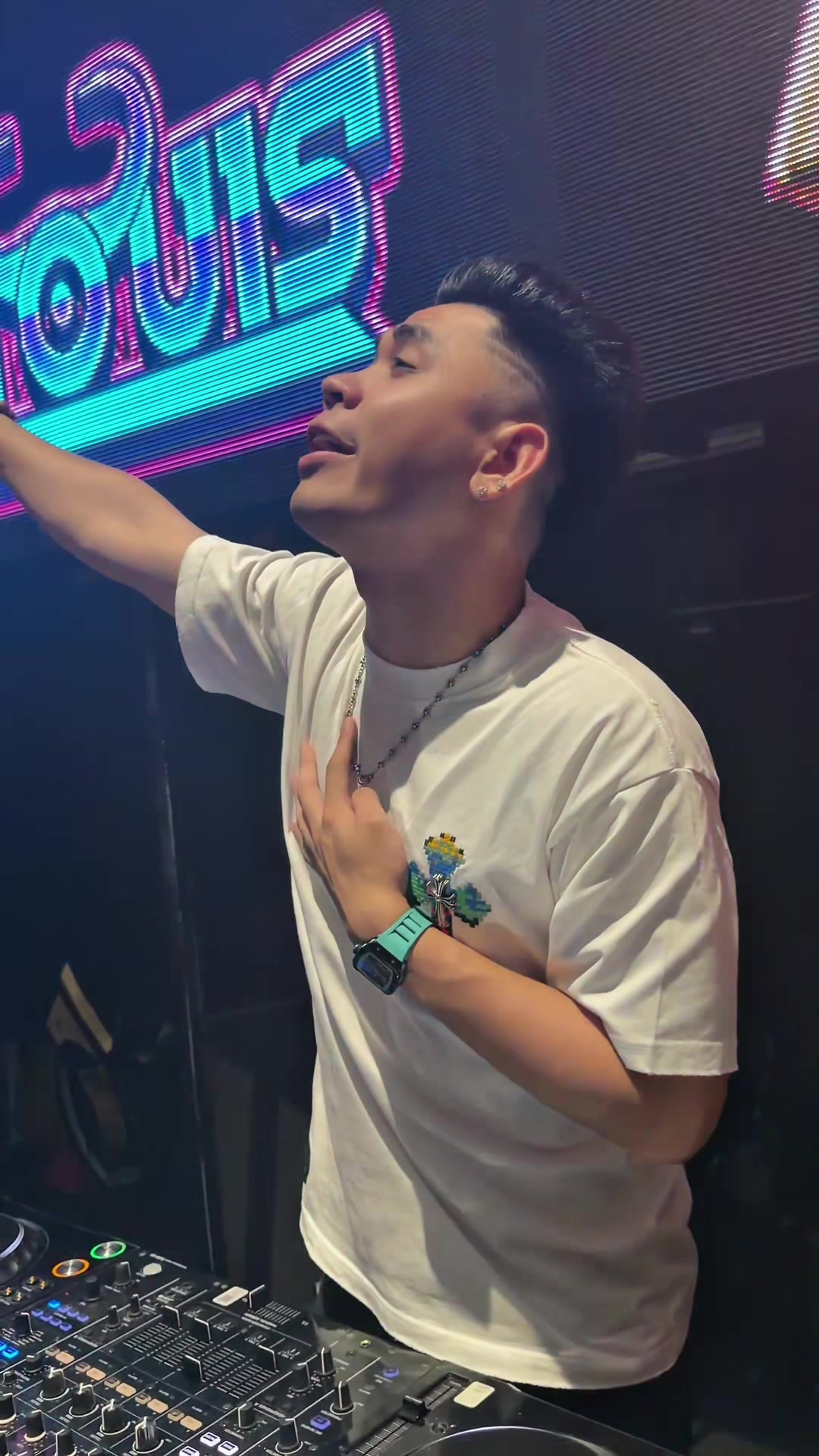 @DJ Thịnh Louis 👋🏻