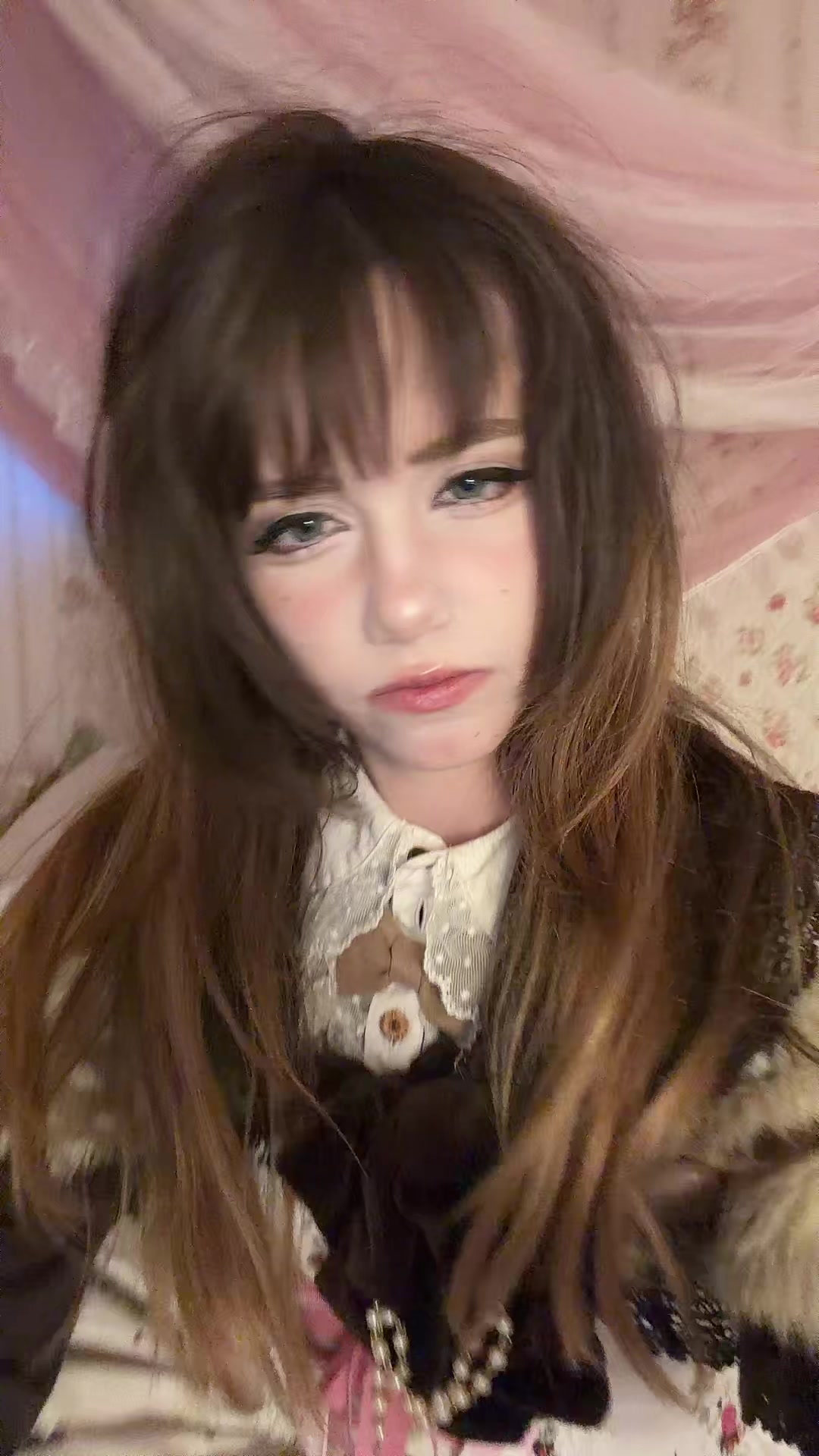 @anastasia (MAIN mewklekitty)